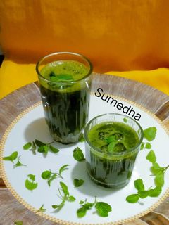 मिंट लेमोनेड (Mint Lemonade Recipe In Marathi) रेसिपी चे मुख्य फोटो