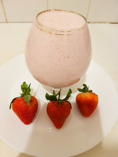 Strawberry smoothie ainihin hoton girkin