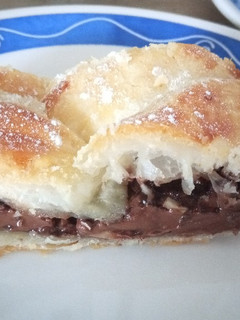 Una foto de Trenza de hojaldre relleno de chocolate