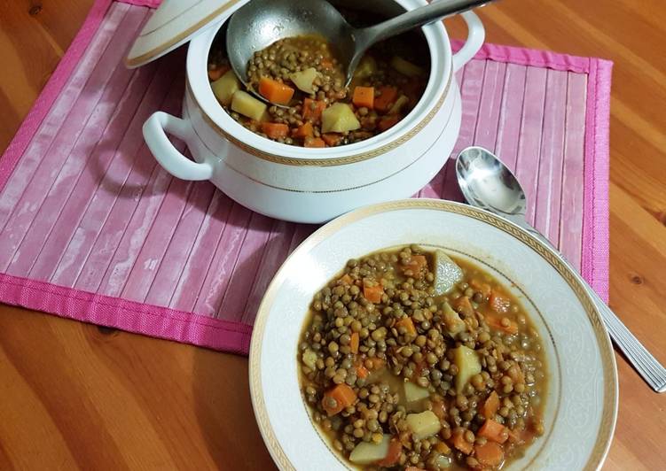 Zuppa di lenticchie, patate e verdure