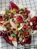 Insalata di verdura e pere