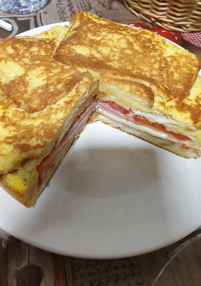 Una foto de Sándwich gigante de pavo y queso MultiCooker 12 en 1
