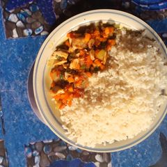 A picture of White Rice and vegetable Sauce.