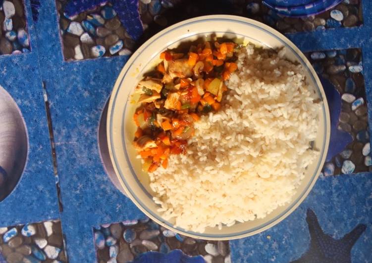 White Rice and vegetable Sauce