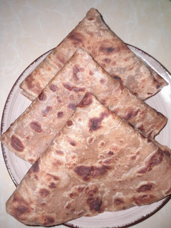 A picture of Brown chapatis.