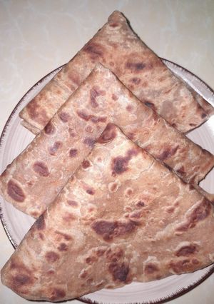 A picture of Brown chapatis.