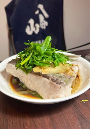 A picture of Steamed Grass carp with assorted vegetables in Cantonese style.