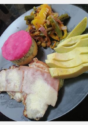 Una foto de Pechuga gratinada con purés