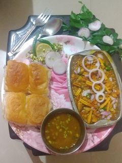 मिसल पाव (misal pav recipe in Hindi) रेसिपी मुख्य फोटो