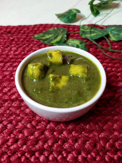 A picture of Palak Paneer.