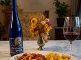 Chili con carne z ziemniakami opiekanymi i tacosami