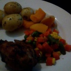 Vegetables with grilled chicken A picture of Vegetables with grilled chicken.