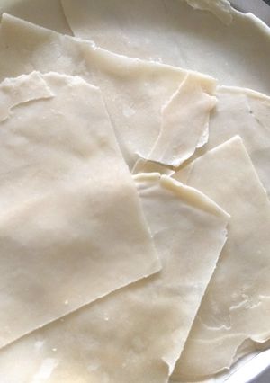 A picture of Spring roll sheets.