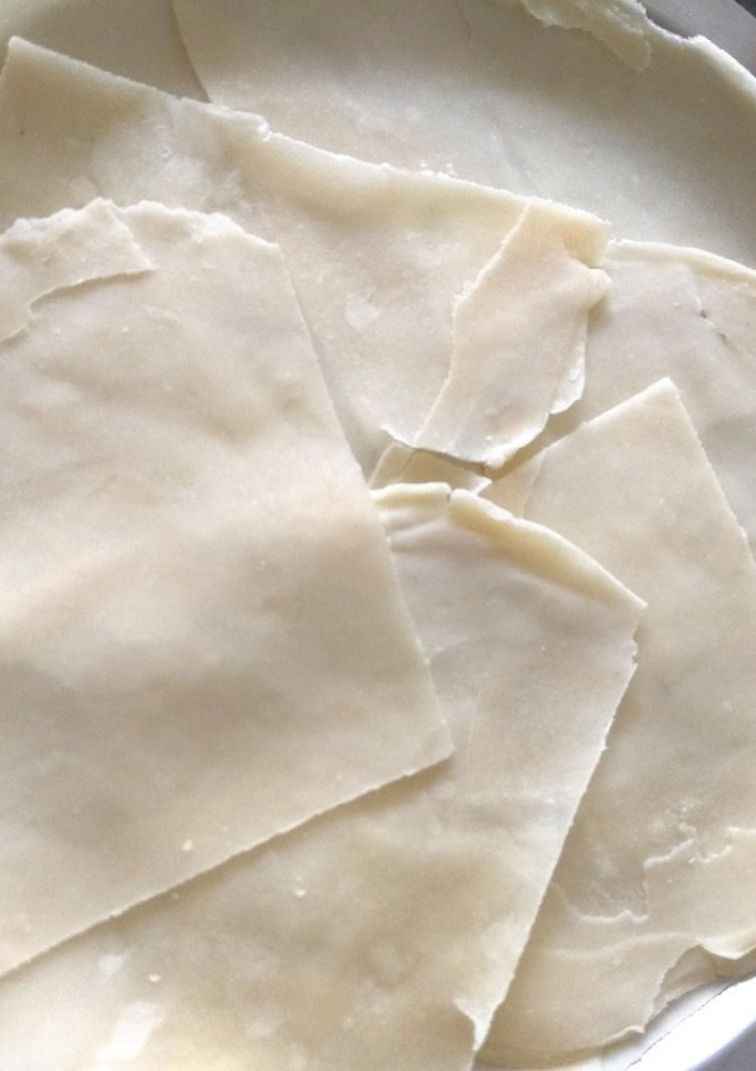 A picture of Spring roll sheets.