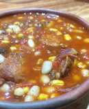 Cazuela de legumbres y chorizo español