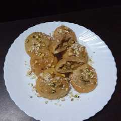 Una foto de মাওয়া কচুরি (Mawa Kachori recipe in Bengali)