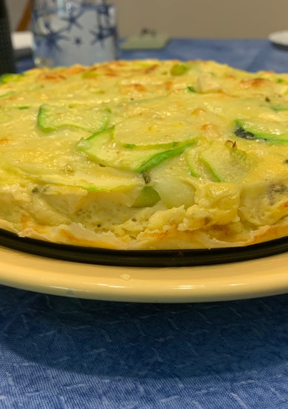 Una foto de Frittata de calabacín y queso o pastel de calabacín relleno