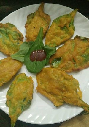 पालक लीव्स के फिटर्स (Spinach leaves ke fitters recipe in hindi) रेसिपी मुख्य फोटो
