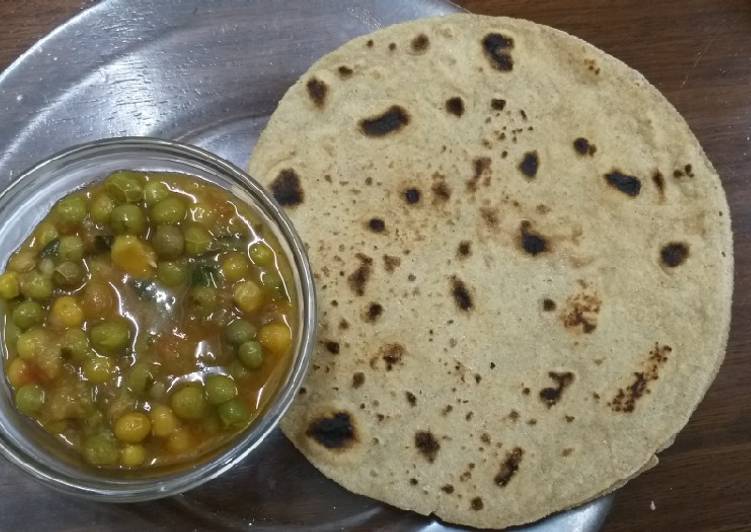 Recipe of Perfect Roti n peas potatoes curry#author marathon