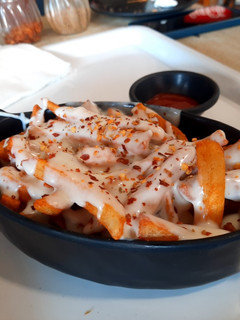 A picture of Cheesy peri peri fries 🍟.
