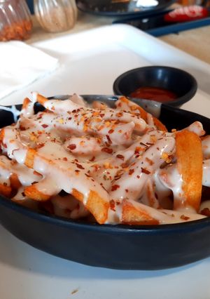 A picture of Cheesy peri peri fries 🍟.