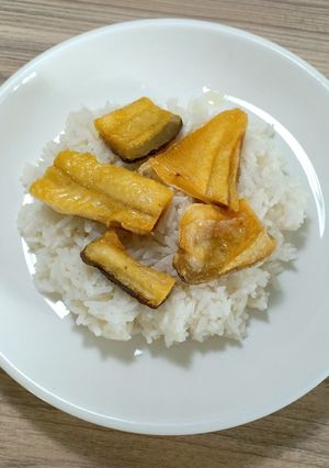 Hình của món Cơm nguội khô cá dứa.