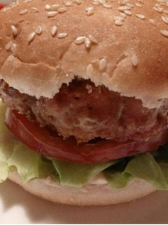 Una foto de Hamburguesas de cerdo caseras!!!