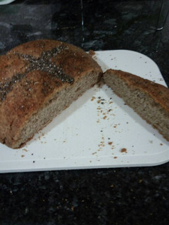 Una foto de Pan de espelta a las cuatro especias. Hecho en bol de pirex