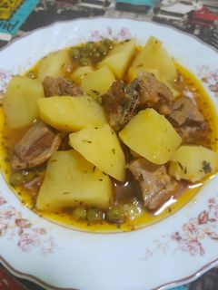 Una foto de Guiso de cordero con patatas en olla rápida