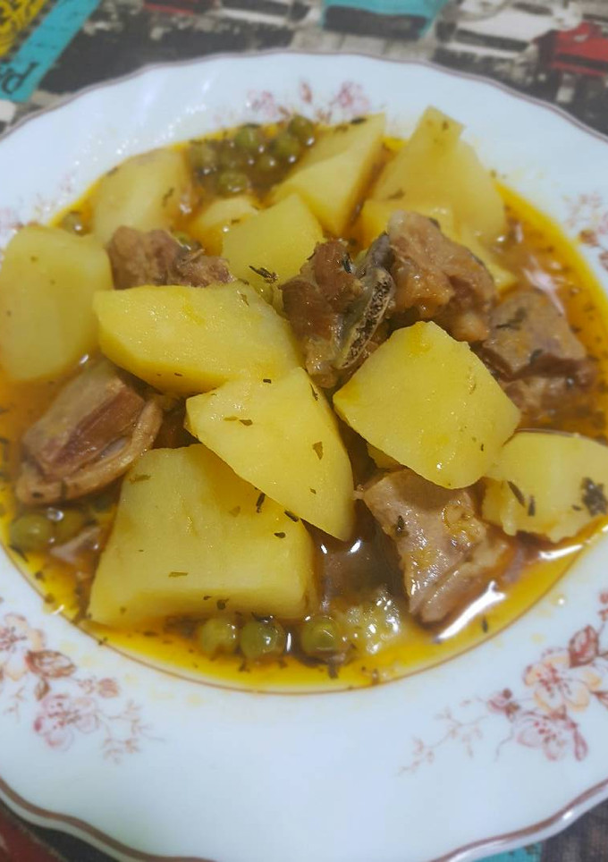 Una foto de Guiso de cordero con patatas en olla rápida