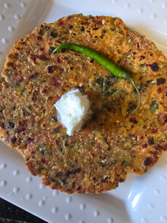 A picture of Methi spring onion Dhebra.