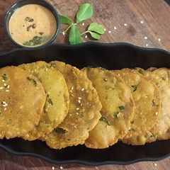 Jowar methi poori A picture of Jowar methi poori.