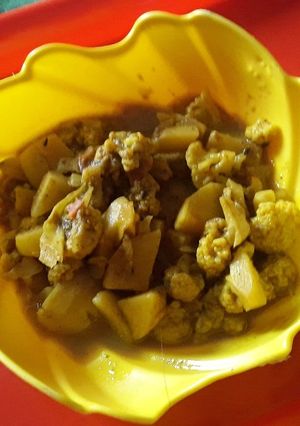 आलू गोभी की सब्जी (Aloo gobhi ki sabzi recipe in hindi) रेसिपी मुख्य फोटो