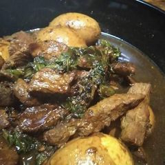 A picture of Pork and fried tofu (adobong baboy na may tokwa).