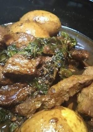 A picture of Pork and fried tofu (adobong baboy na may tokwa).