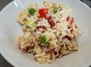 Foto principal de Ensalada de arroz con aguacate, tomate y anchoas