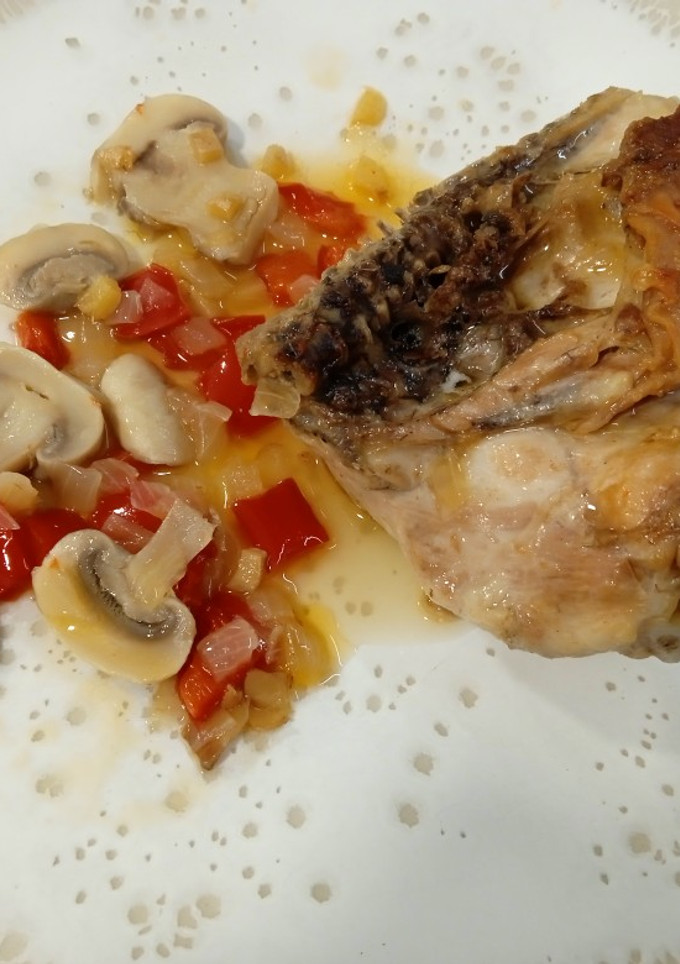 Una foto de Pollo con champiñones