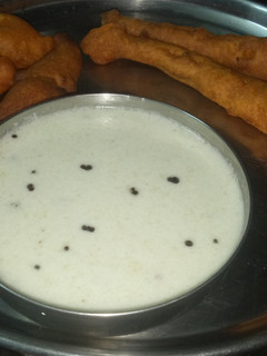 மிளகாய் பஜ்ஜி (Milakai bajji recipe in tamil) செய்முறை முக்கிய புகைப்படம்