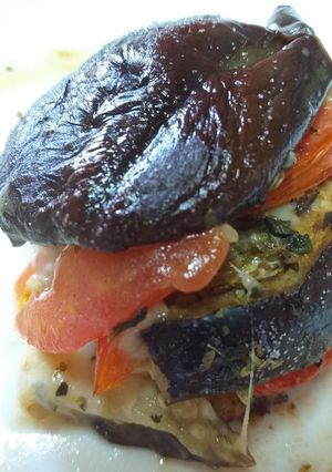 Una foto de Berenjena caprese