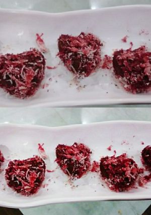 A picture of Beetroot bottle gourd burfi.