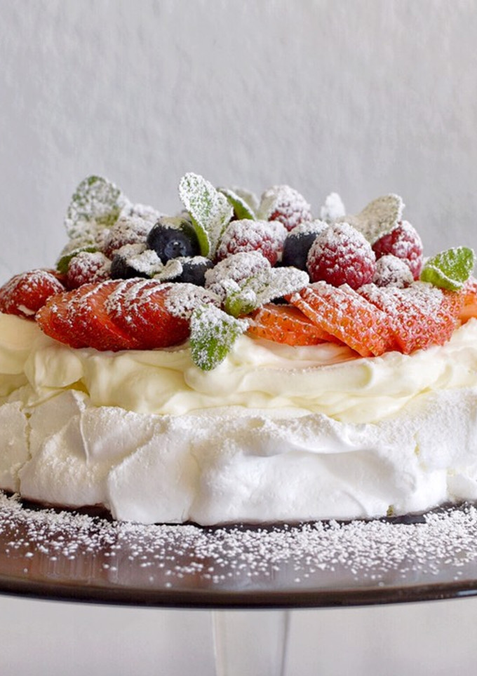 Una foto de Tarta Pavlova | Merengue Francés | @DarixLAB
