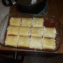 A picture of Lasagna roll ups.