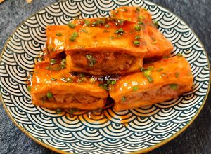 Hình của món Đậu hủ nhồi thịt rim mắm.