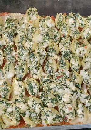 A picture of Stuffed Shell Pasta with Spinach and Paneer.