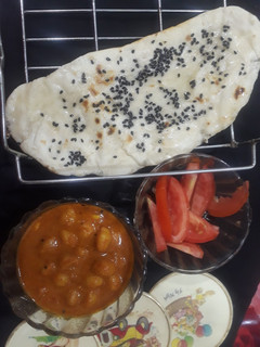 રેસ્ટોરન્ટ સ્ટઈલ બટર નાન (Butter Naan recipe in Gujarati) રેસીપી મુખ્ય ફોટો