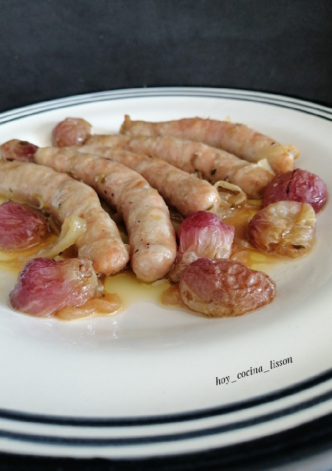 Una foto de Longaniza fresca de pavo con uvas