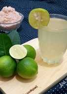 Air Detox (jeruk nipis, madu, himsalt)