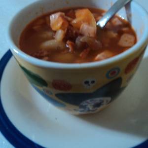 Frijoles con jamón en caldillo de jitomate