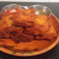 A picture of Besan and suji tikki.
