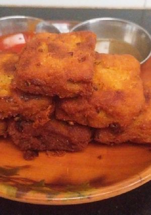 A picture of Besan and suji tikki.